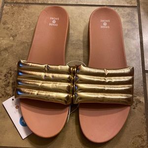 (161) NWT Women’s Gold Slides by Shade & Shore. Size 12